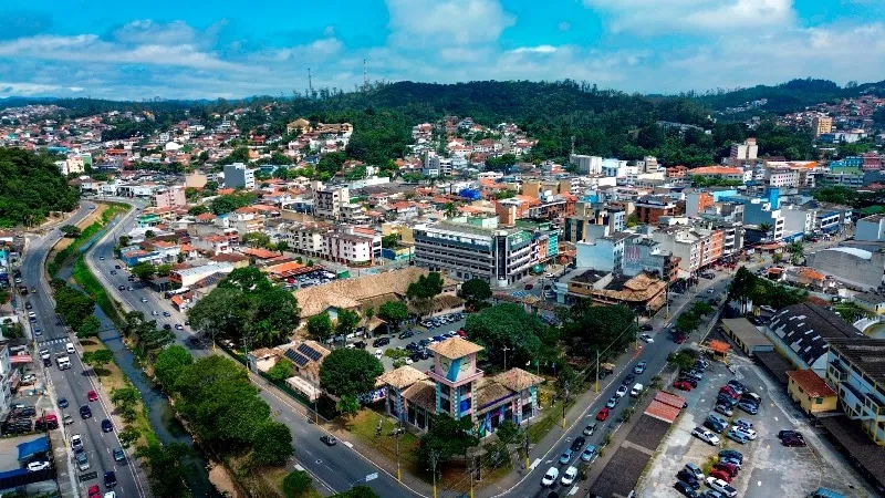 Para realizar o procedimento, os interessados devem comparecer à Praça de Atendimento, no Paço Municipal, localizado na Rua Miguel Prisco, 288, Centro, de segunda a sexta-feira, das 8h às 17h. É necessário apresentar o carnê do IPTU e um documento oficial